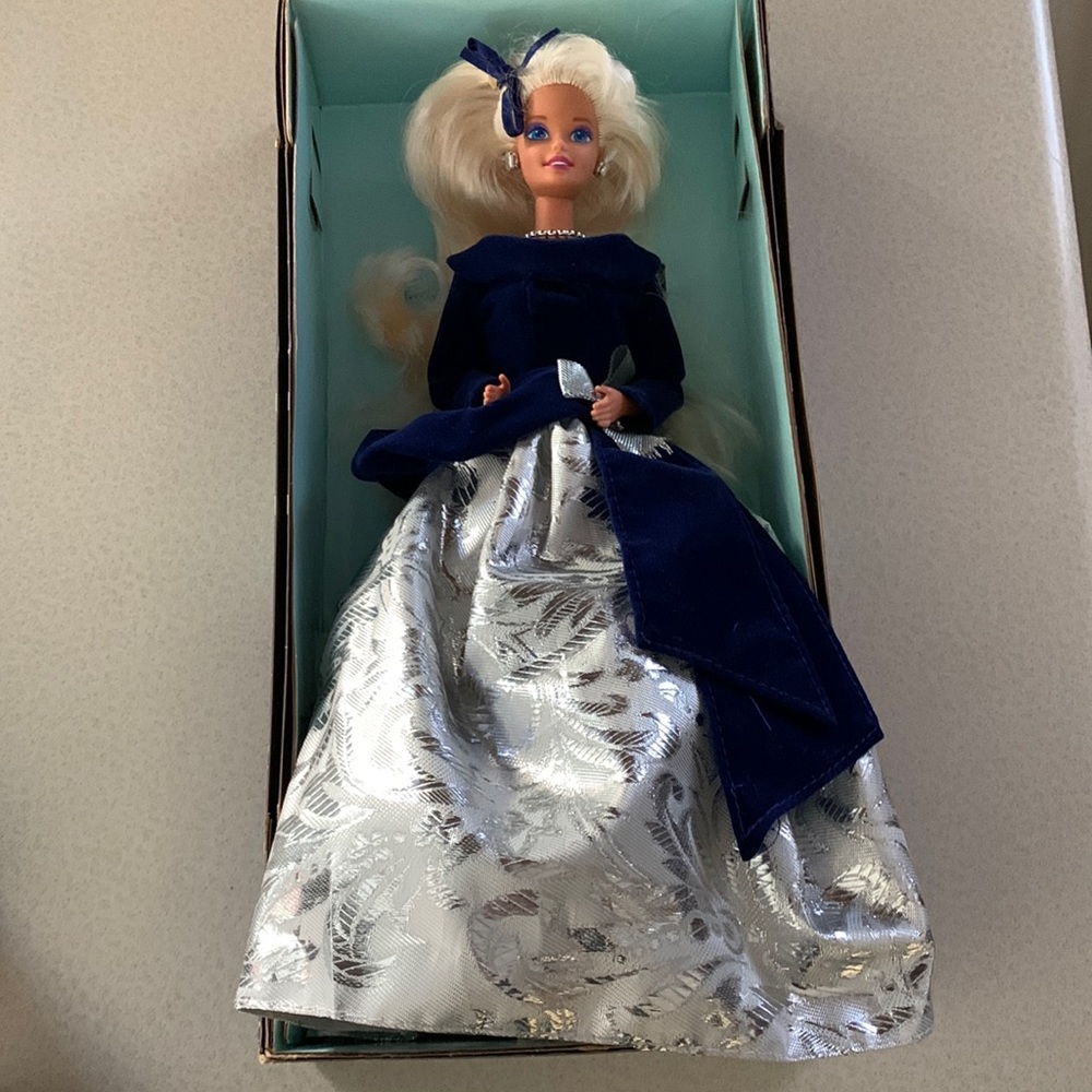 Barbie winter velvet by Avon 1995